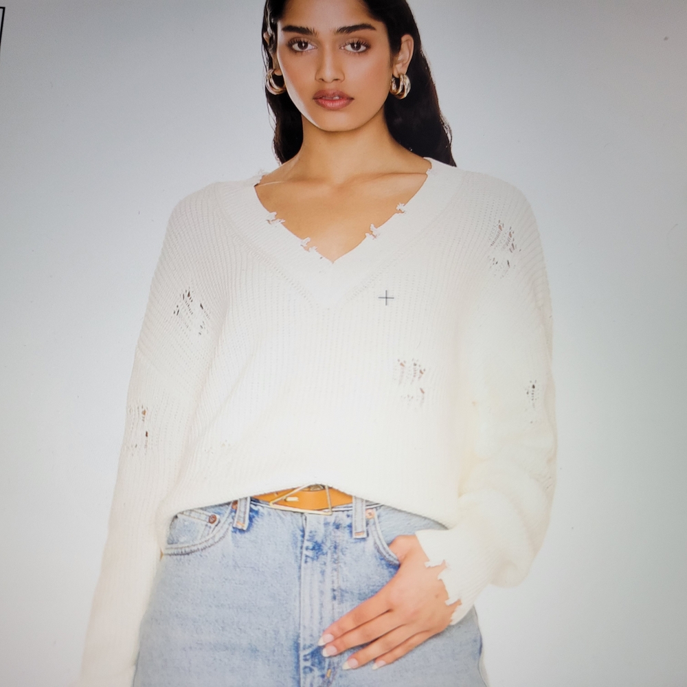 525 America Women's V-Neck Cream Sweater